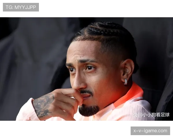 拉菲尼亚训练完直接冲去奢侈品店刷卡，这消费节奏谁跟得上？