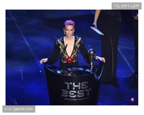 梅根·拉皮诺赛后直接穿西装走红毯，这姐是真不把自己当运动员啊